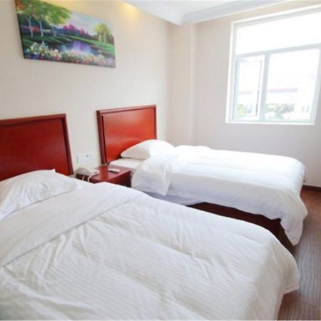 Greentree Inn Shanghai Hongqiao Hub Cao'An Road Huajiang Branch Road Express Hotel Jiading Exterior foto
