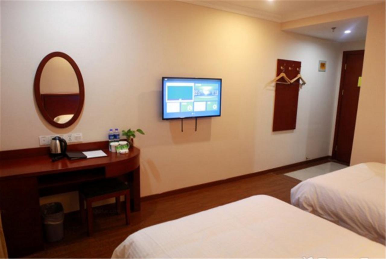 Greentree Inn Shanghai Hongqiao Hub Cao'An Road Huajiang Branch Road Express Hotel Jiading Exterior foto